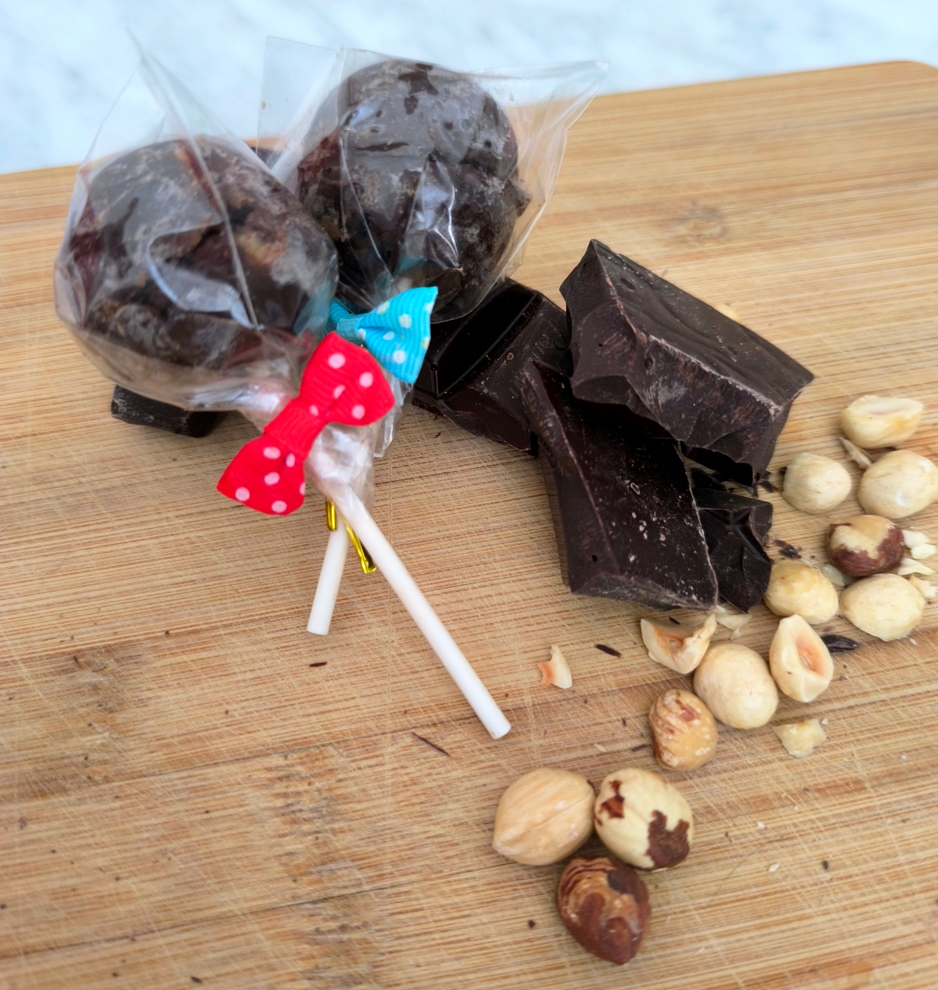 "Les Grignotes" - Sucettes Chocolat Noir et Noisettes Torréfiées